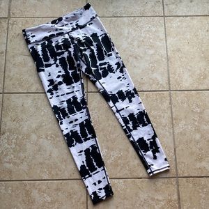Black and white graphic leggings